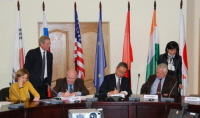 Signing the procurement arrangement (image: ITER)