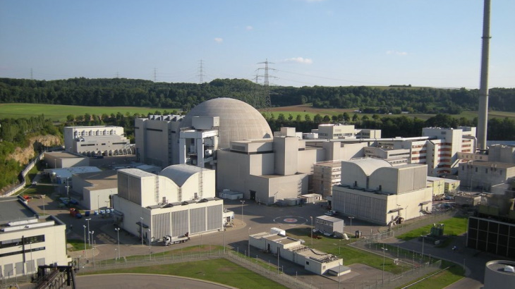 Accord reached on keeping two German reactors in reserve