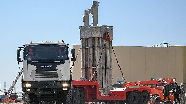 Dummy fuel loaded into first new unit at Kursk II