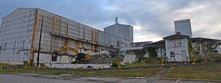 Oak-Ridge-Centrifuge-Complex-demolition-Oct-2019-(Image-730x280-DOE-EM).jpg