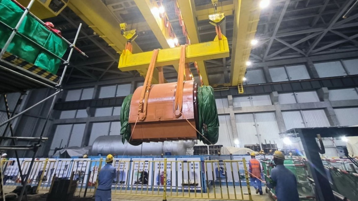 Generator stator in place at Chinese SMR