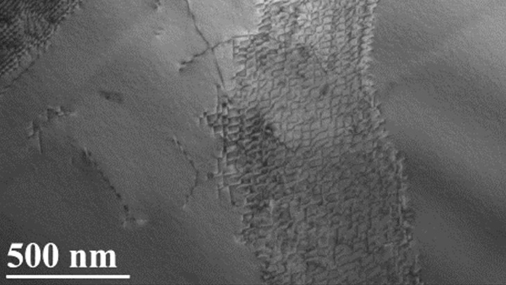 Alloy clear for use in high-temperature reactors