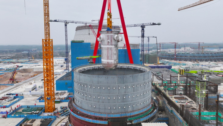 Reactor vessel installed at first Lianjiang unit