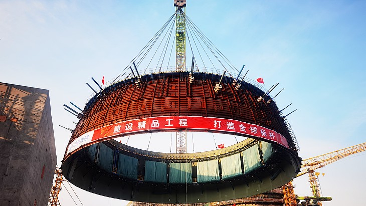 Lower tier of Tianwan 8&#39;s inner containment dome lifted into place