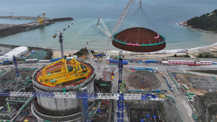 Lufeng 5 inner dome hoisted into place