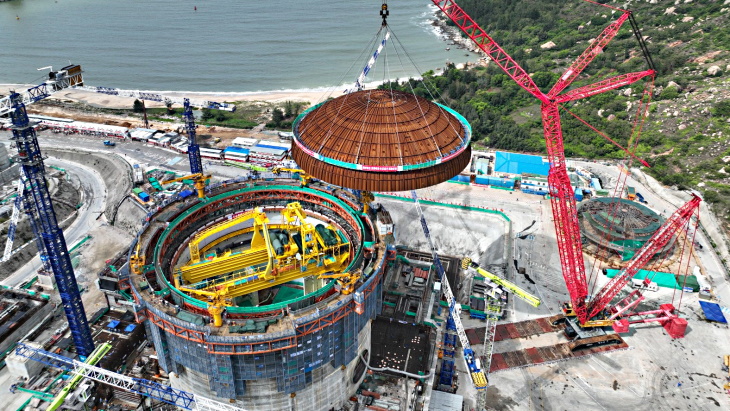 Inner dome hoisted into place at Lufeng 6