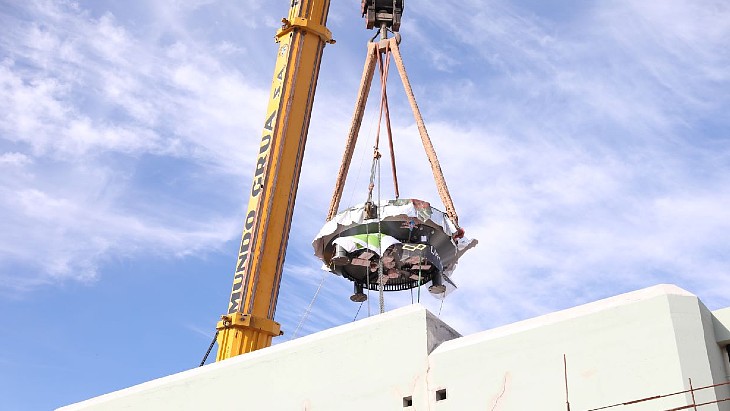 Cyclotron lifted into place at Argentina&#39;s Proton Therapy Centre